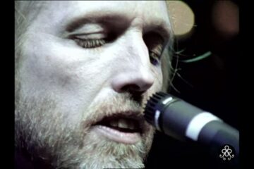 Tom Petty and The Heartbreakers – Crawling Back to You (Official Dogs With Wings Rehearsal Video)